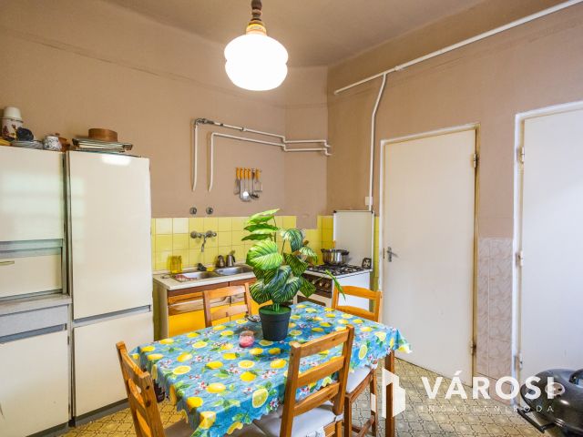 Eladó üzlethelyiség Gyulán a posta mellett