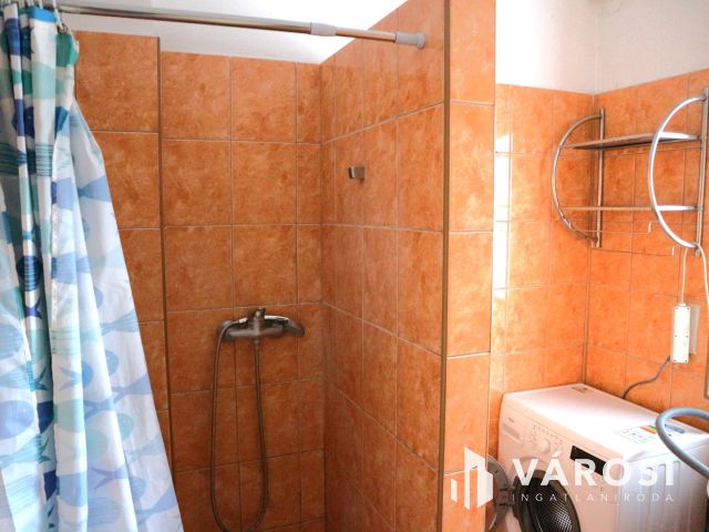 Táplánszentkereszt,2generációs,5szoba,családi h. eladó.