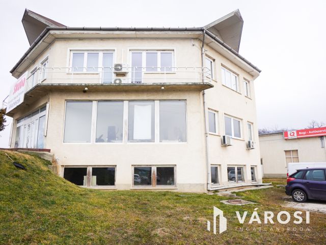 Többfunkciós üzlethelyiség Vértesszőlősön!