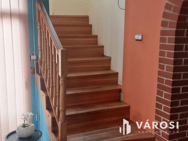 5 szoba+nappalis ház az Ungvárikert határán
