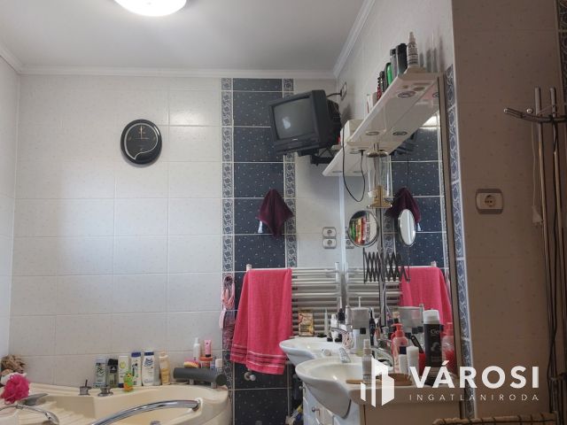 5 szoba+nappalis ház az Ungvárikert határán