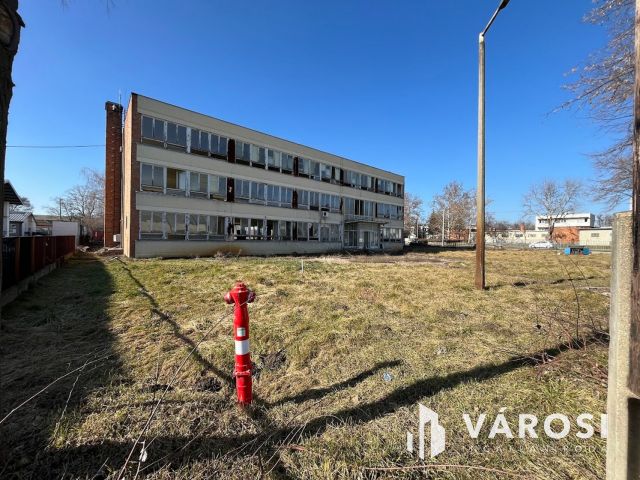 Debrecen kiemelt ipari részén, telephely, irodaház eladó!