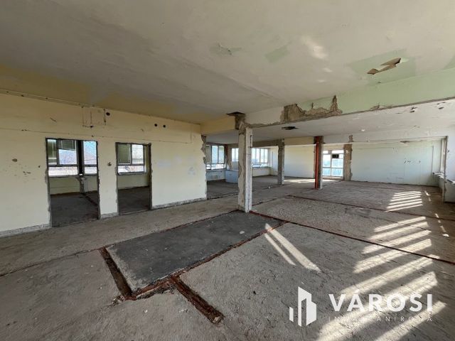 Debrecen kiemelt ipari részén, telephely, irodaház eladó!