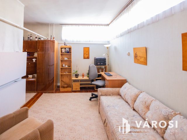 Több lehetőség egy ingatlanban a Várfürdő közelében