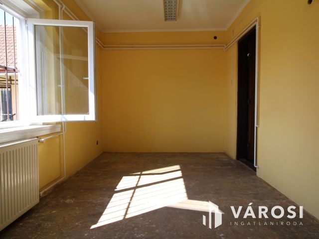 Eladó egy szintes 197 nm-es, összkomfortos családi ház!