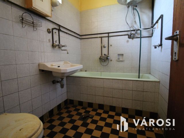 Eladó egy szintes 197 nm-es, összkomfortos családi ház!