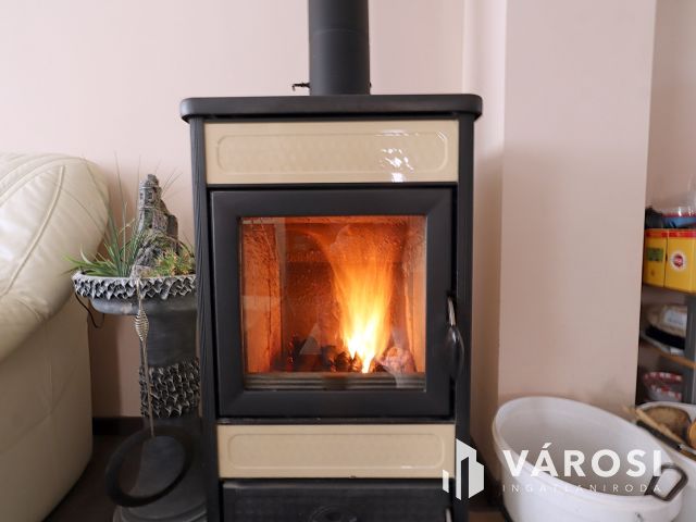 Parádóhután igényesen felújított ikerház eladó