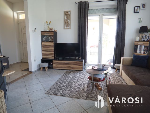 Jó elrendezésű, modern családi ház!