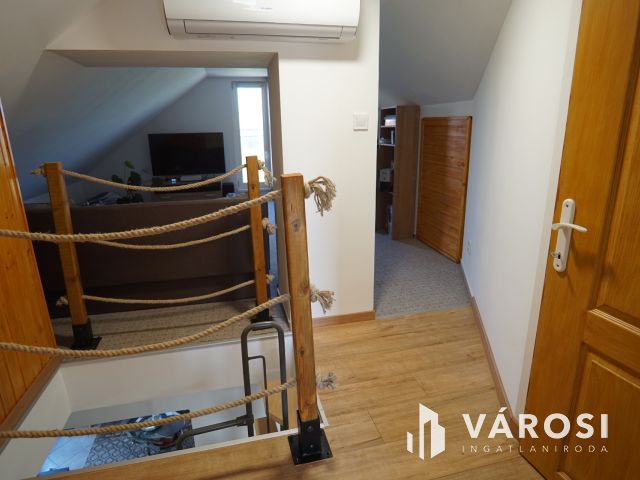 Jó elrendezésű, modern családi ház!