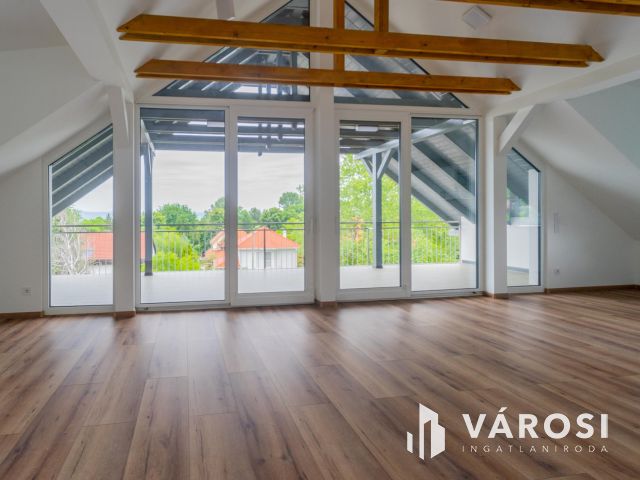 Panorámás luxus lakás Balatonföldváron