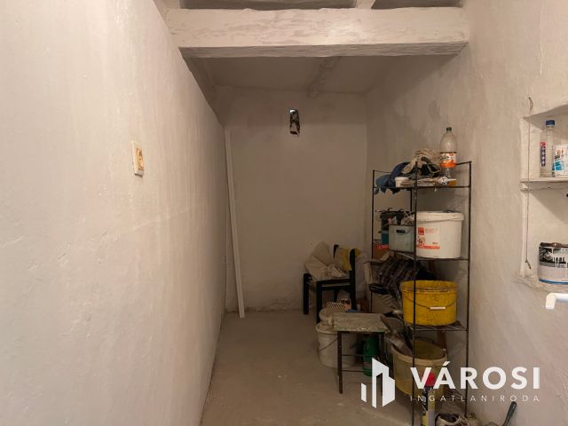 Falu szélén takaros házikó