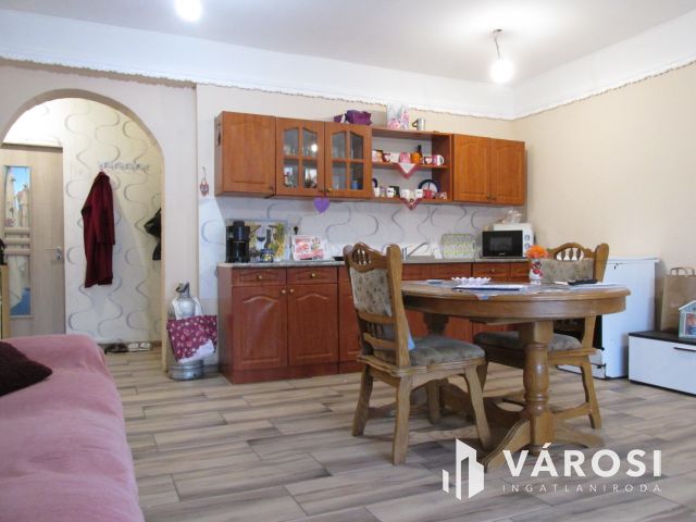 A falu szélén nyugodt helyen, friss levegővel