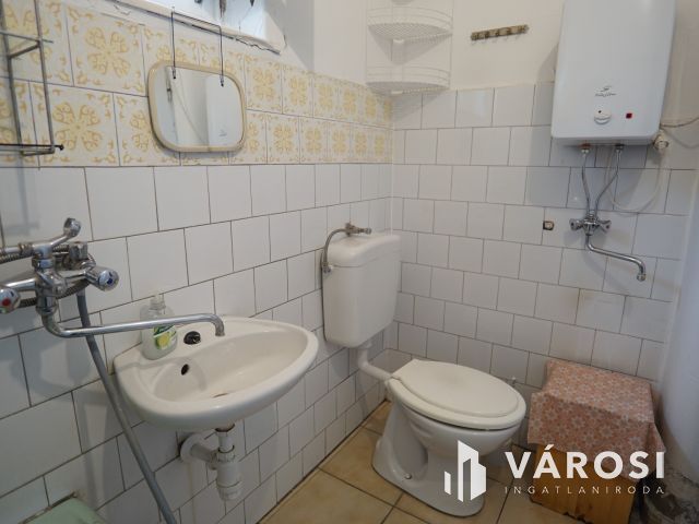 Murakeresztúron családi ház, nagy telekkel!