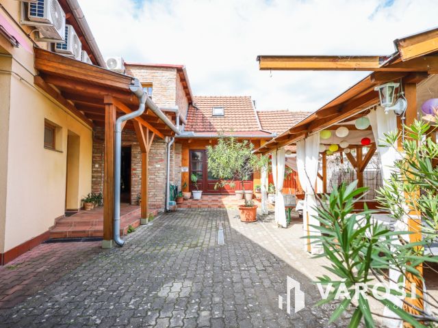 Újszerű, 10 egységből álló apartmanház a Vár tövében