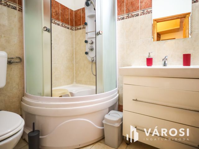 Újszerű, 10 egységből álló apartmanház a Vár tövében