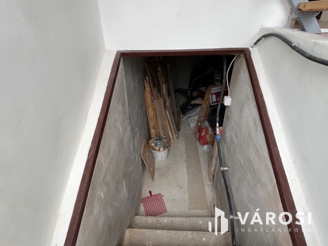 Debreceni csinos kis ház, aszfalt és busz közelében eladó!