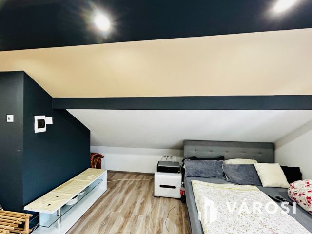 Nagy, felújított családi ház Egyházasgergén