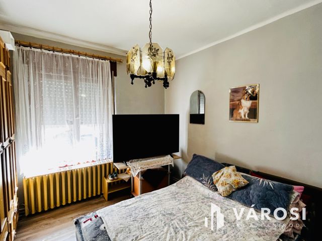 Nagy, felújított családi ház Egyházasgergén