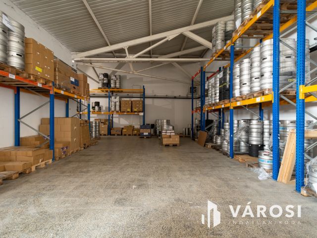 Kiadó fűthető 190 m2 raktár a Váci úton, parkolóval
