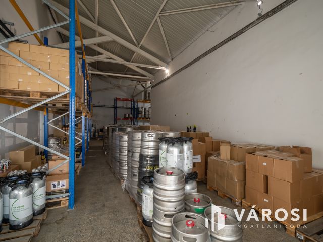 Kiadó fűthető 190 m2 raktár a Váci úton, parkolóval