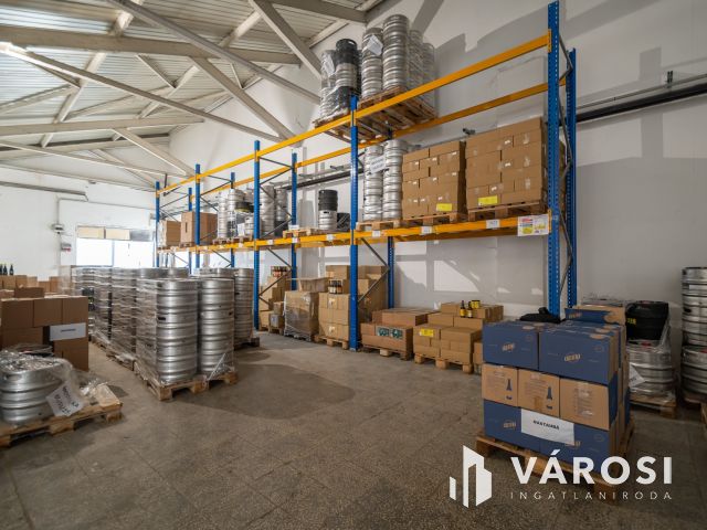 Kiadó fűthető 190 m2 raktár a Váci úton, parkolóval