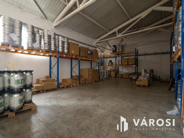 Kiadó fűthető 190 m2 raktár a Váci úton, parkolóval