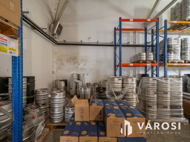 Kiadó fűthető 190 m2 raktár a Váci úton, parkolóval