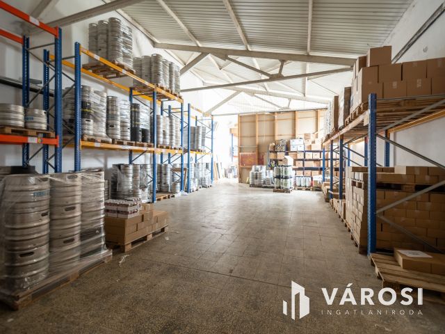 Kiadó fűthető 190 m2 raktár a Váci úton, parkolóval