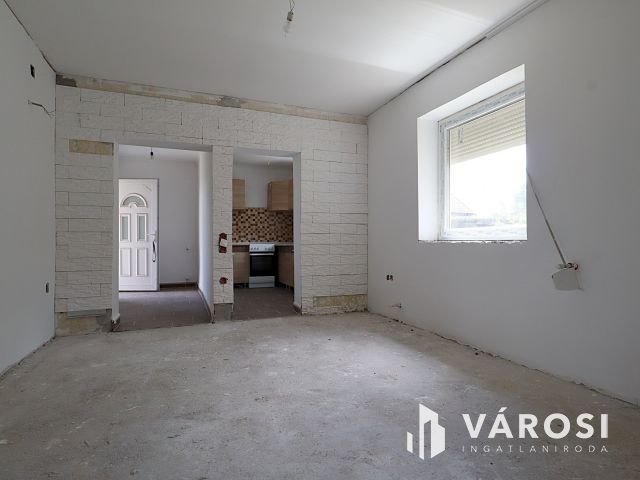 Befejezésre váró, részben felújított családi ház eladó