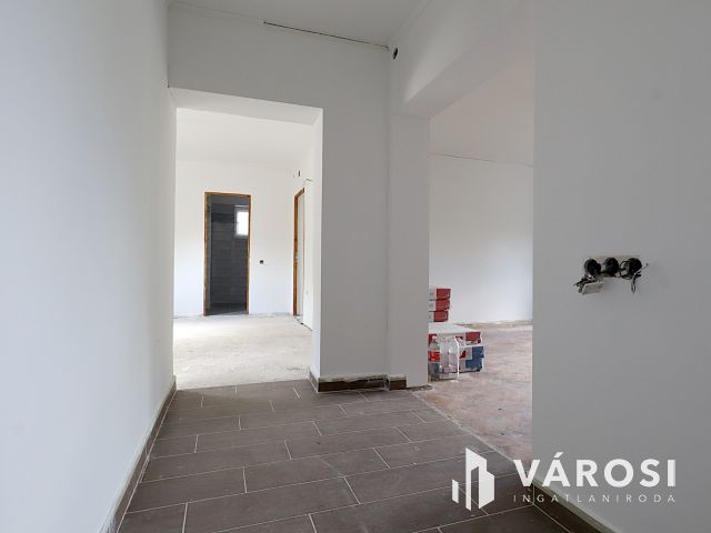 Befejezésre váró, részben felújított családi ház eladó