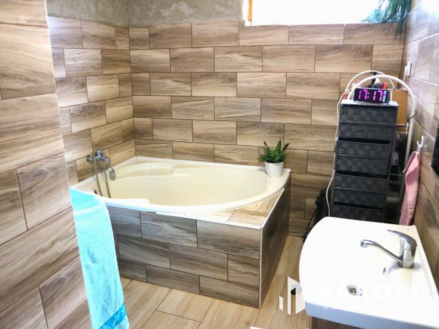 Répcelak központi,csendes,2 gener. felújítandó szintes ház