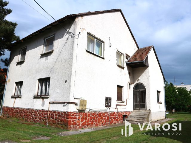 Répcelak központi,csendes,2 gener. felújítandó szintes ház