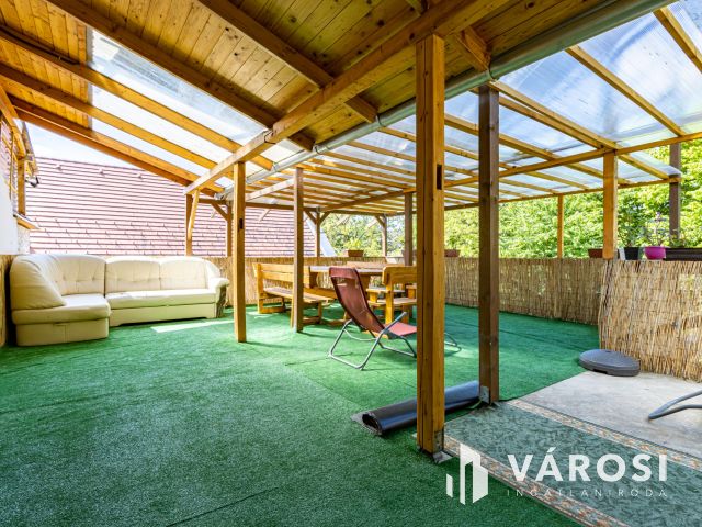 Pilisszentkereszten, három lakásos, családi ház eladó