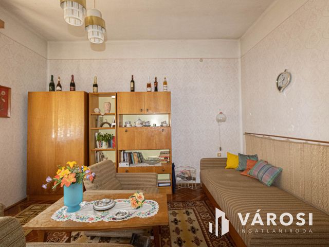 Bútorozott családi ház Mezőhegyes központjában