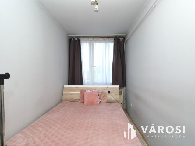 Tram-Train megállónál téglalakás