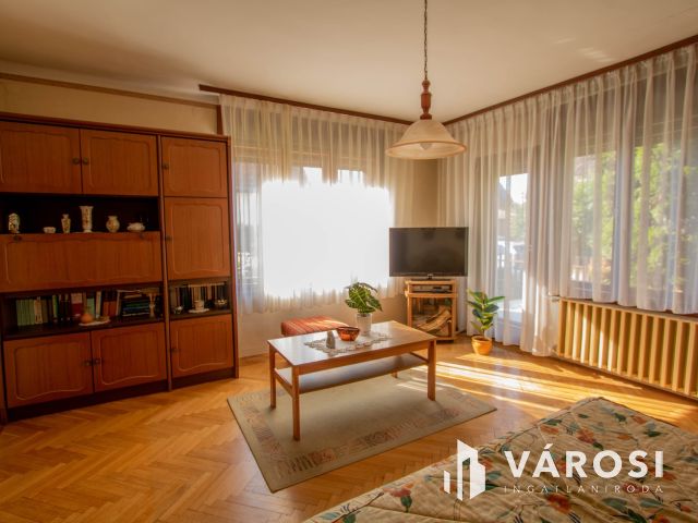 Lentiben, csendes utcában eladó egy szép családi ház!