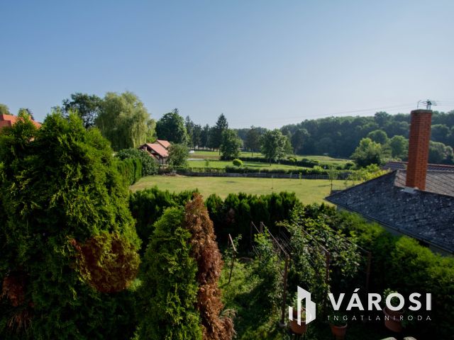 Lentiben, csendes utcában eladó egy szép családi ház!