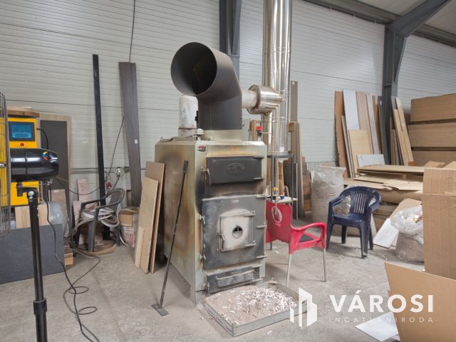 1000 m2-es csarnok műhelynek, raktárnak kiadó