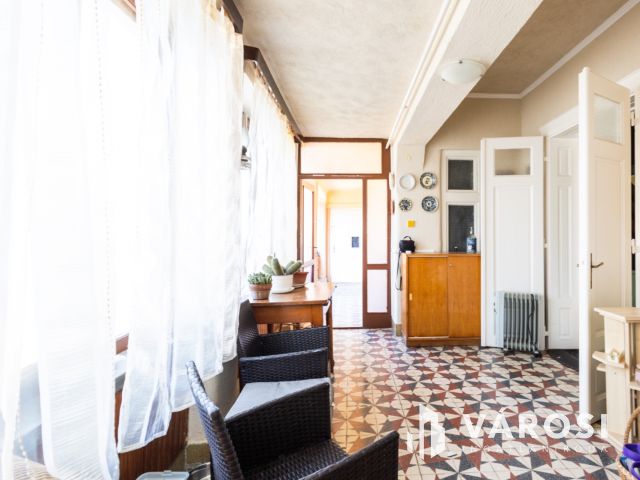 Nagy alapterületű, jó elhelyezkedésű ház az újváros elején