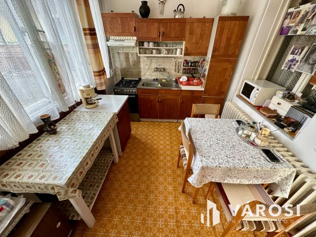 Kiváló adottságú, 3 szobás ikerház eladó!