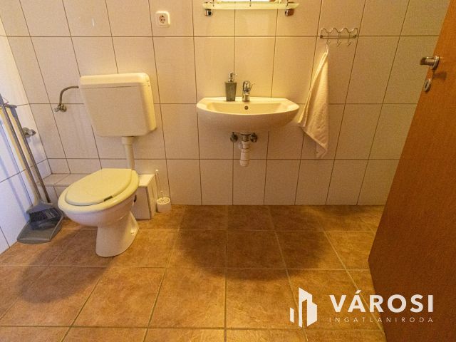 Eladó panzió saját parkolóval, nagy kerttel Bogácson!