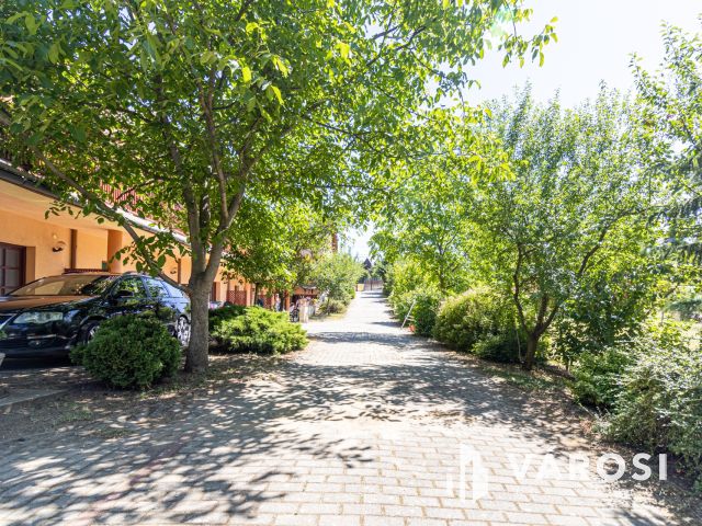 Eladó panzió saját parkolóval, nagy kerttel Bogácson!