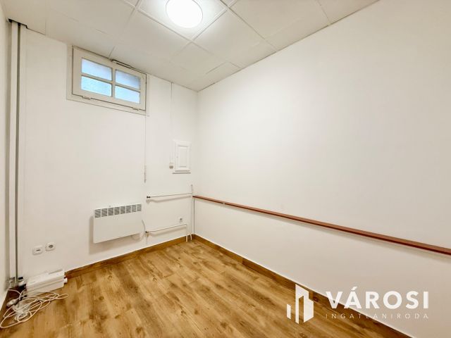 Kolosy téren kiadó 8 m²-es üzlethelyiség