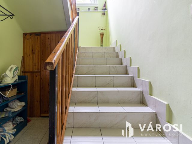 Két szintes családi ház nagy garázssal Egerben!