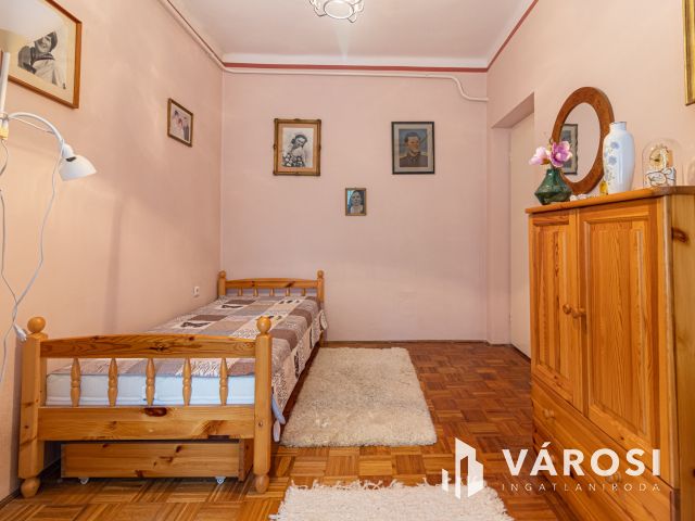 Két szintes családi ház nagy garázssal Egerben!