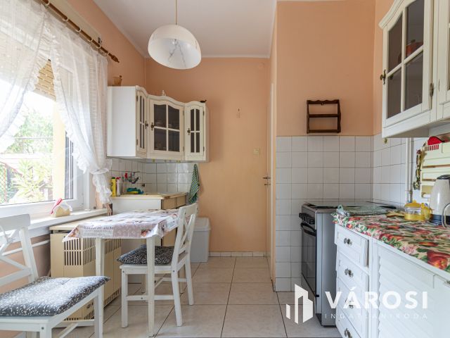 Két szintes családi ház nagy garázssal Egerben!