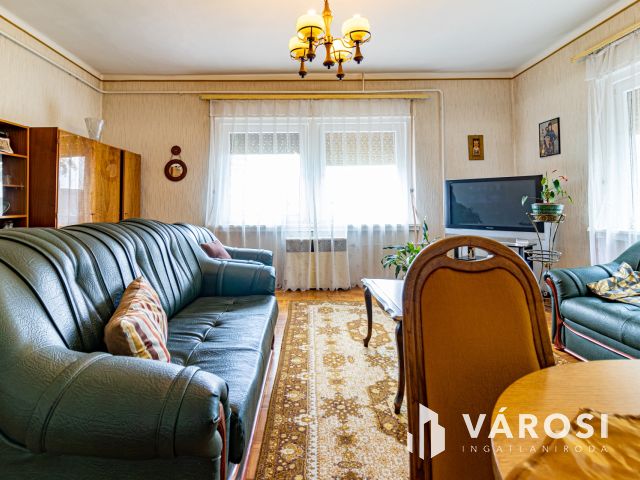 Két szintes családi ház nagy garázssal Egerben!