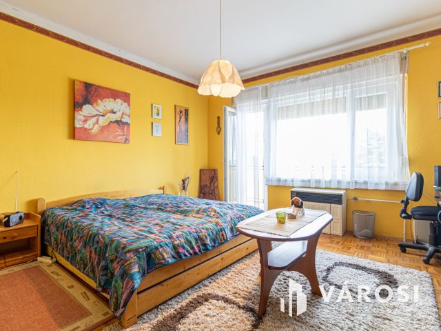 Két szintes családi ház nagy garázssal Egerben!