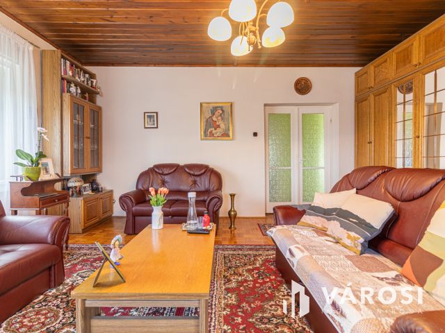 Két szintes családi ház nagy garázssal Egerben!