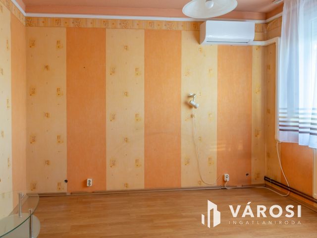 Költözhető magas földszinti lakás Békésen